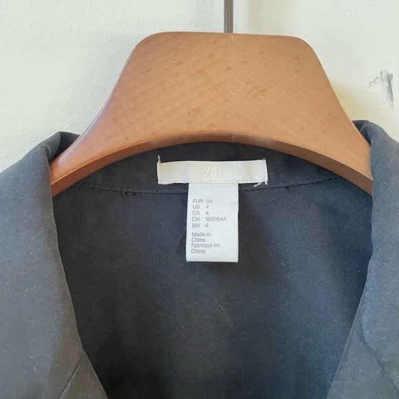 H&M Short Sleeve Belted Romper - Picture 6 of 6